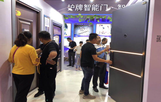 現(xiàn)場直擊——護(hù)牌智能門智能家居亮相永康門博會